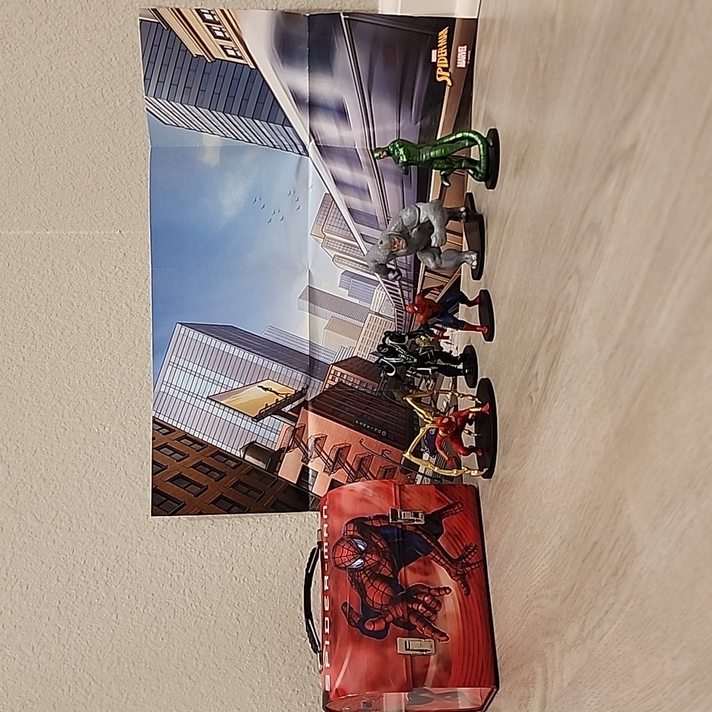 Spiderman Lunch Box and (5) Action Figures